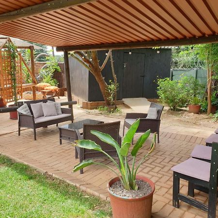 The Lazy Grape Guest Lodge & Spa Benoni Exterior foto