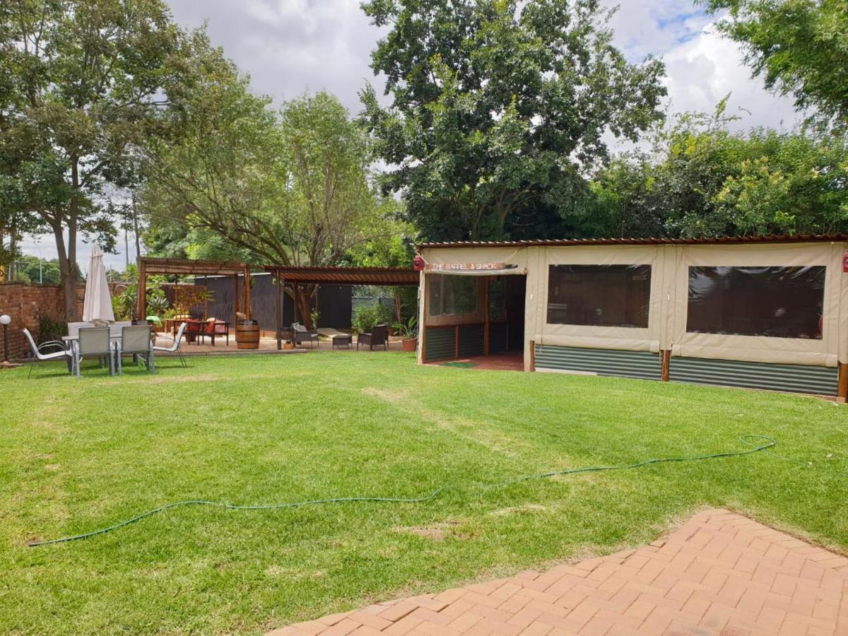 The Lazy Grape Guest Lodge & Spa Benoni Exterior foto