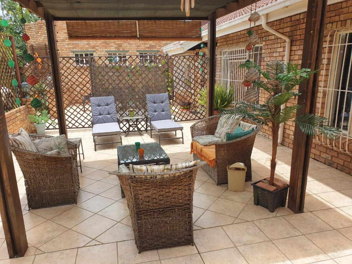The Lazy Grape Guest Lodge & Spa Benoni Exterior foto