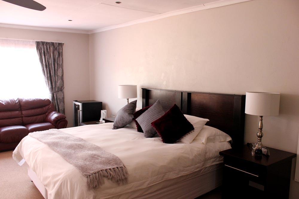 The Lazy Grape Guest Lodge & Spa Benoni Exterior foto